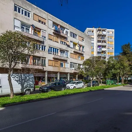 Dajana Apartman *